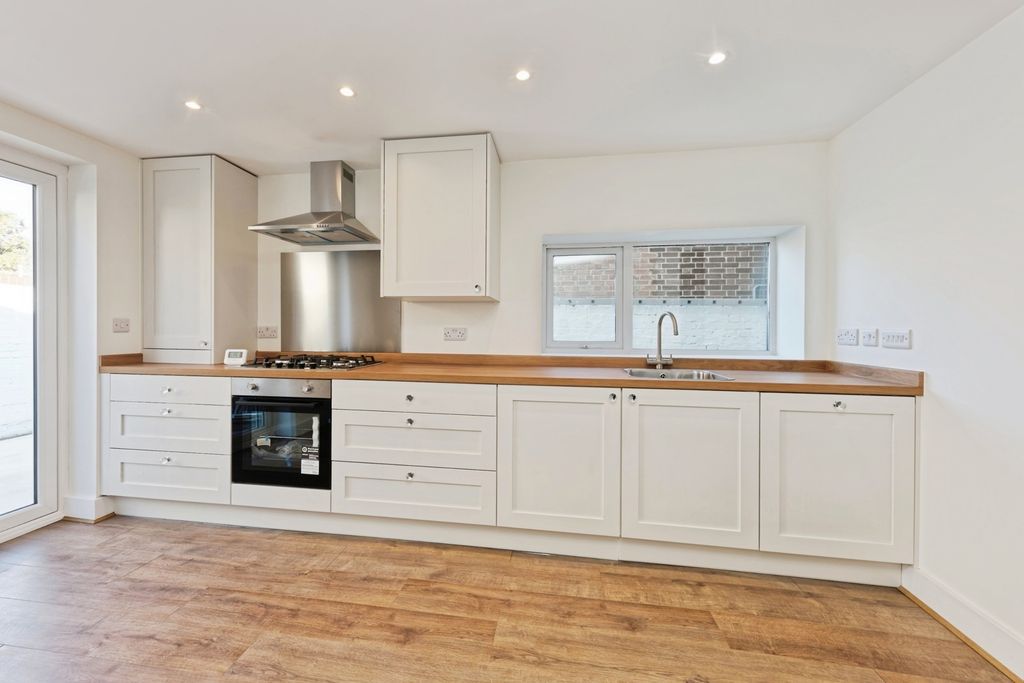 Property photo 3 of 25 Pbox-Img.Jpg