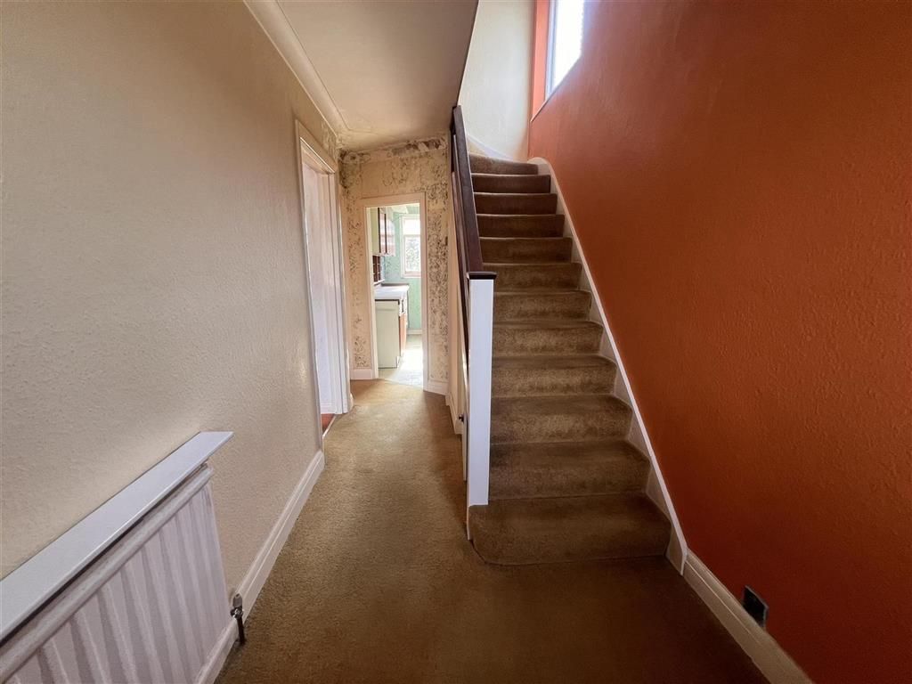 Property photo 2 of 11 Hallway