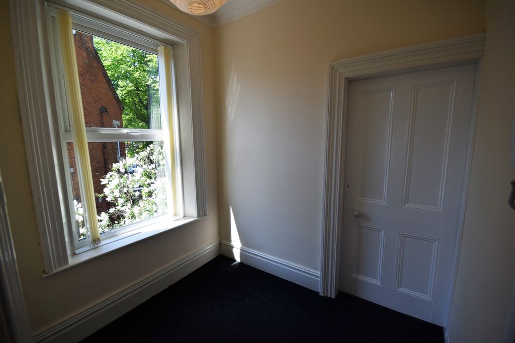 Property photo 2 of 8 Entrance