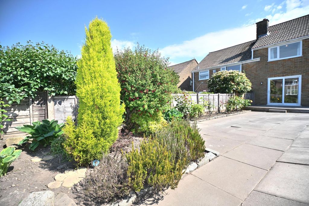 Property photo 2 of 23 17 Taywood Road, Hunger Hill, Bolton, Bl3 4Sj