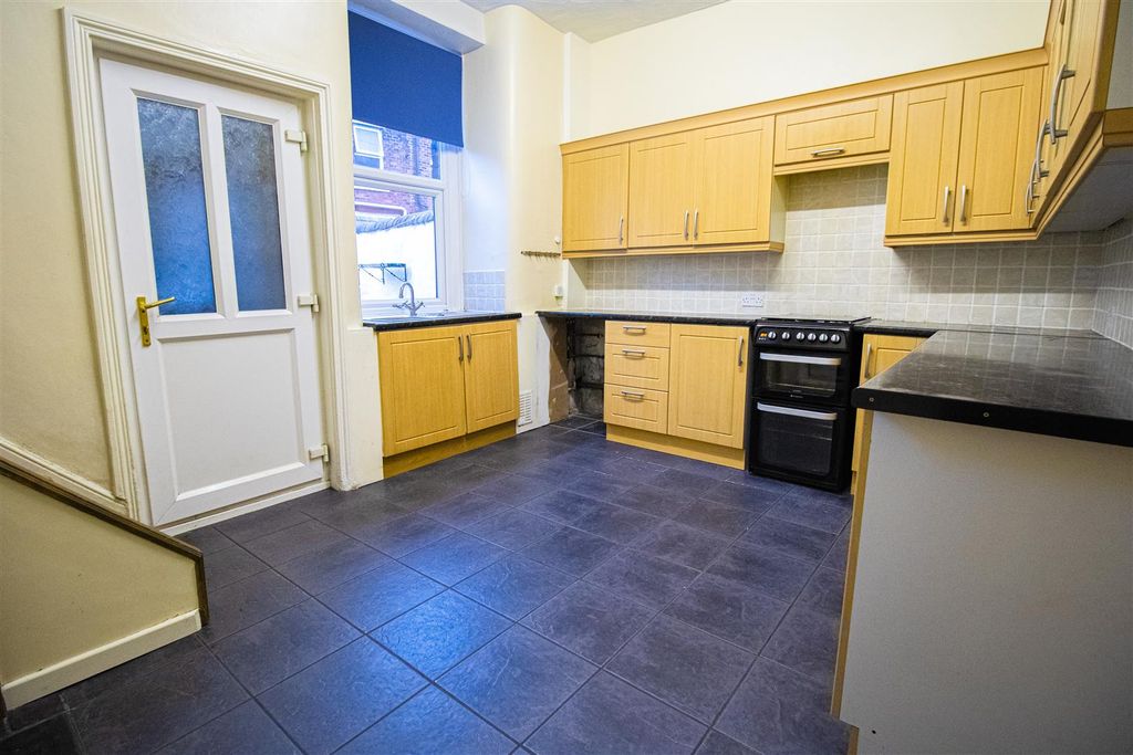 Property photo 3 of 9 Kitchen