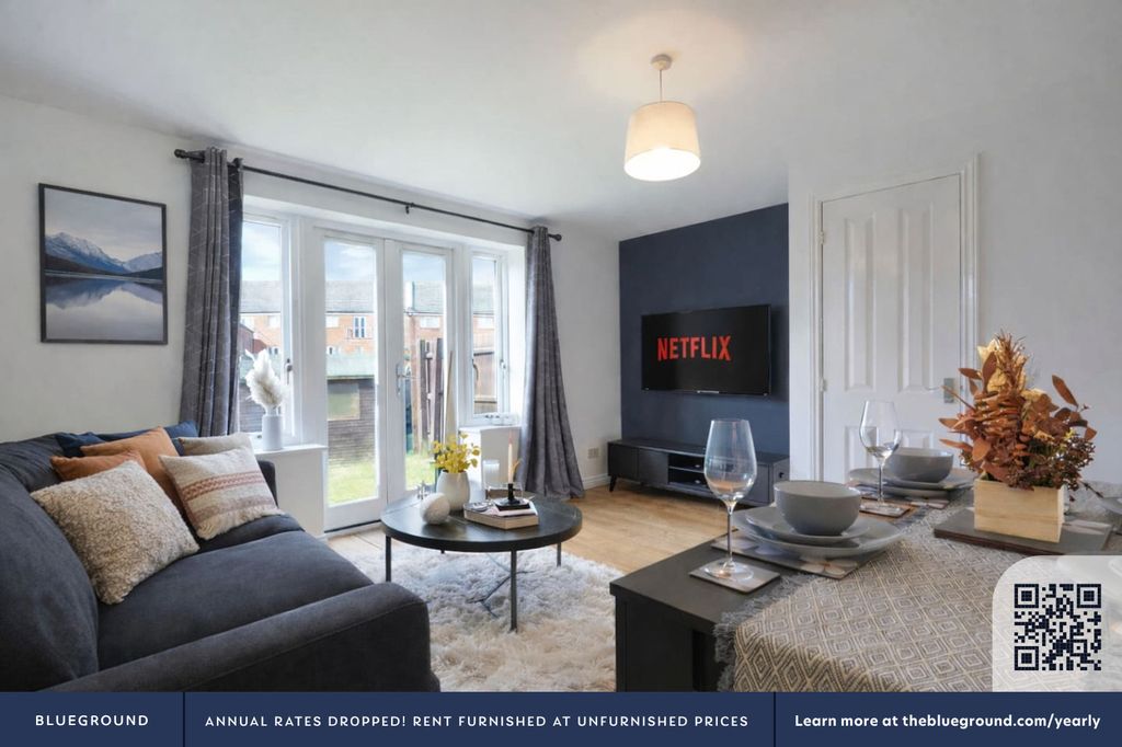 Property photo 3 of 16 Living Room