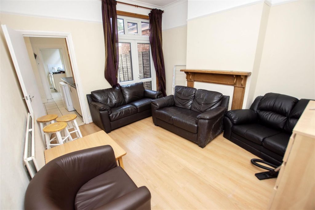 Property photo 1 of 14 Approach