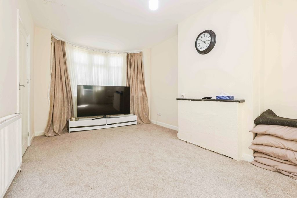 Property photo 2 of 17 Photo