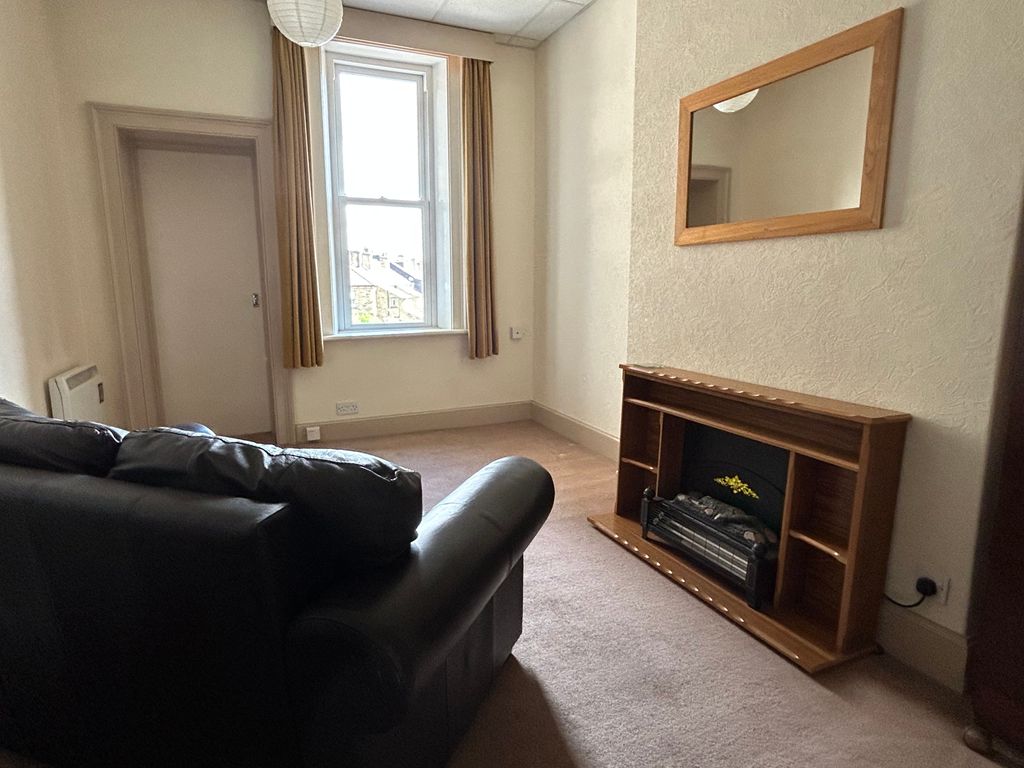 Property photo 2 of 8 Sitting Room