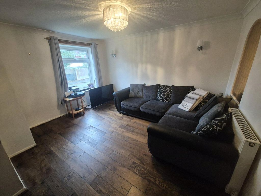 Property photo 2 of 12 Picture No. 11