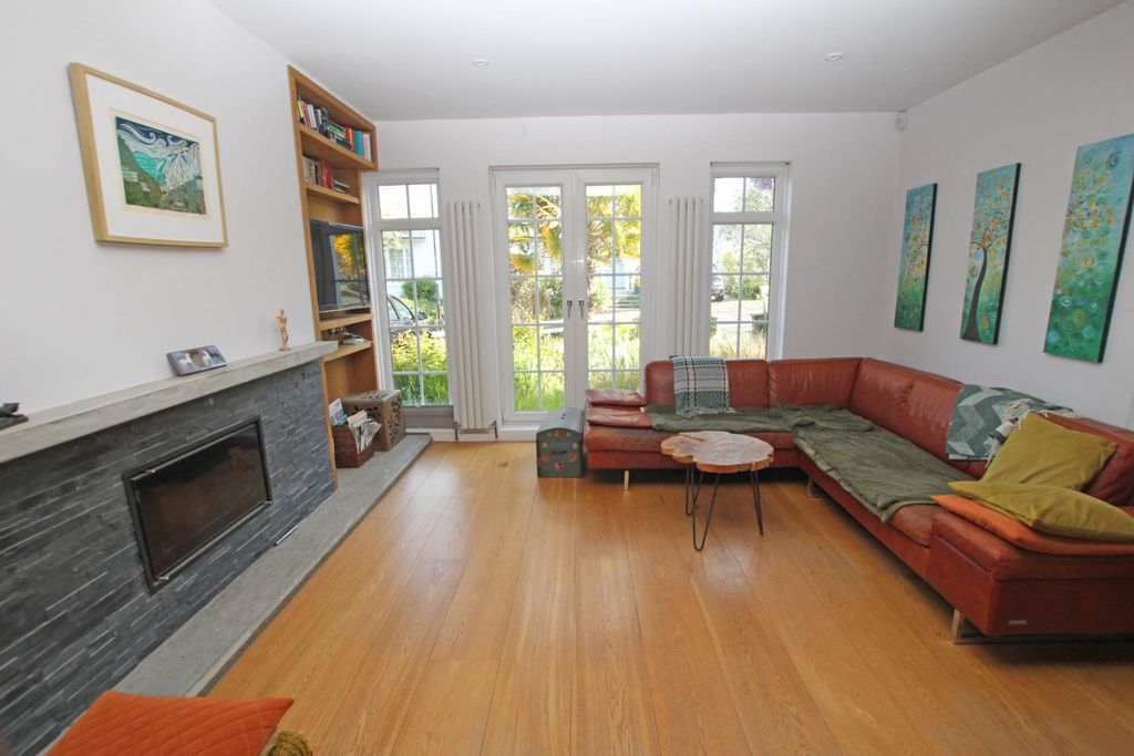 Property photo 3 of 25