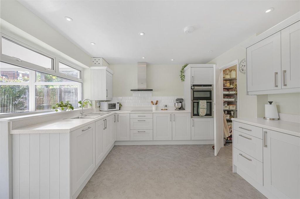 Property photo 2 of 18 Kitchen