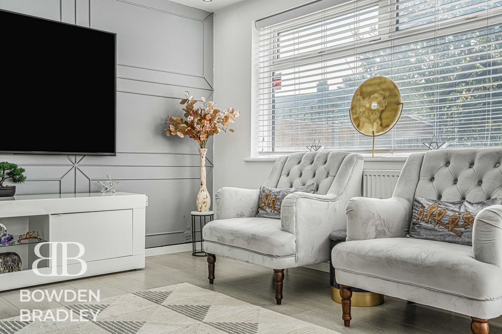 Property photo 3 of 28