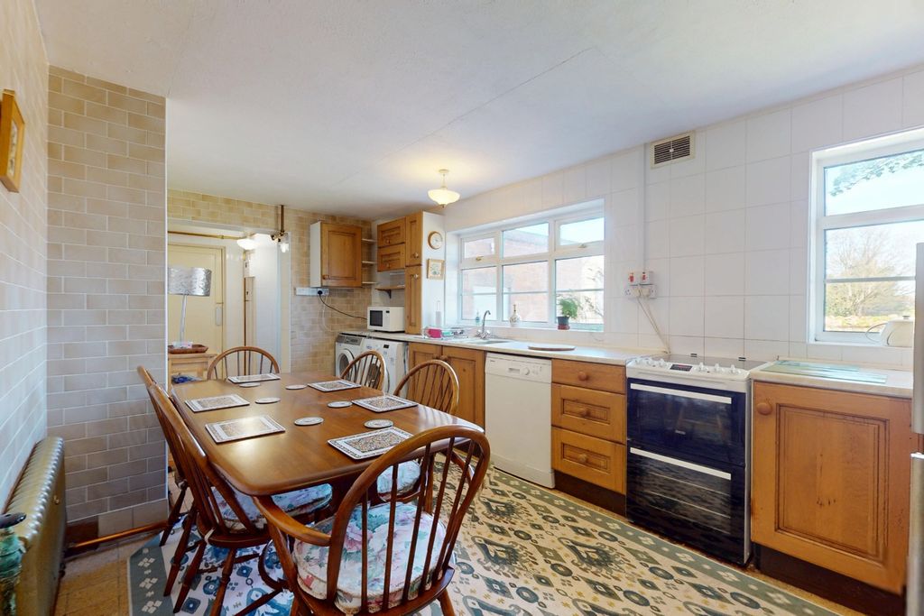 Property photo 2 of 49 5023093