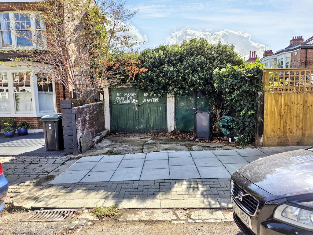 Property photo 3 of 6 Garages Rear Of 35 Park Avenue, Crouch End, London N8 7Ru