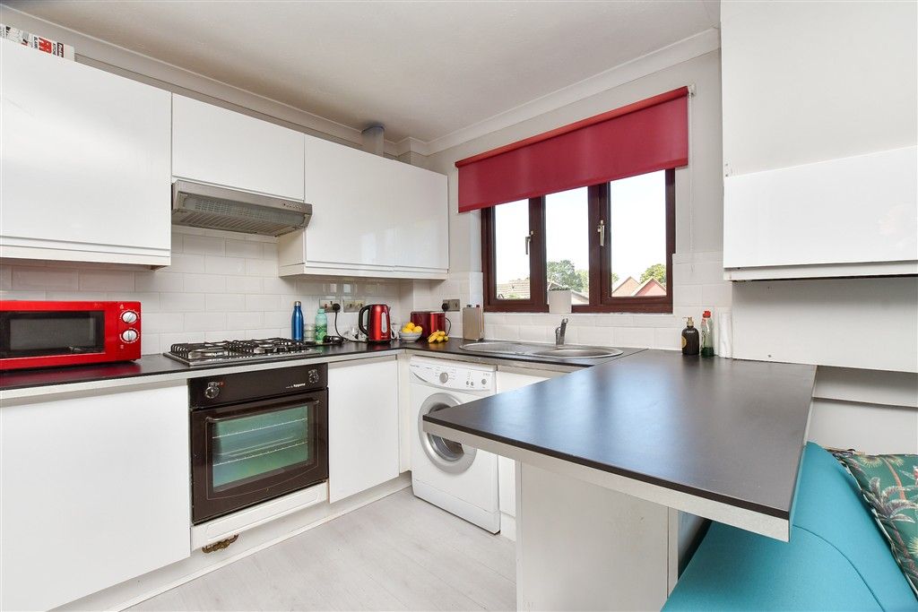 Property photo 2 of 9 Lounge / Kitchen