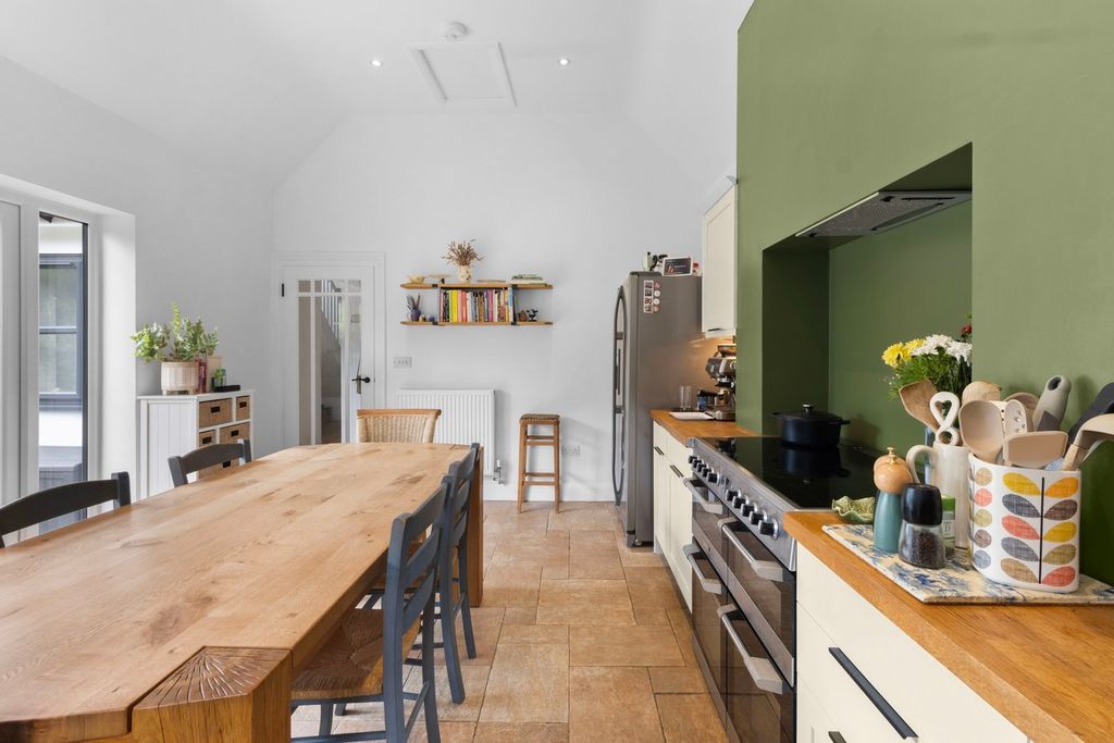 Property photo 3 of 45