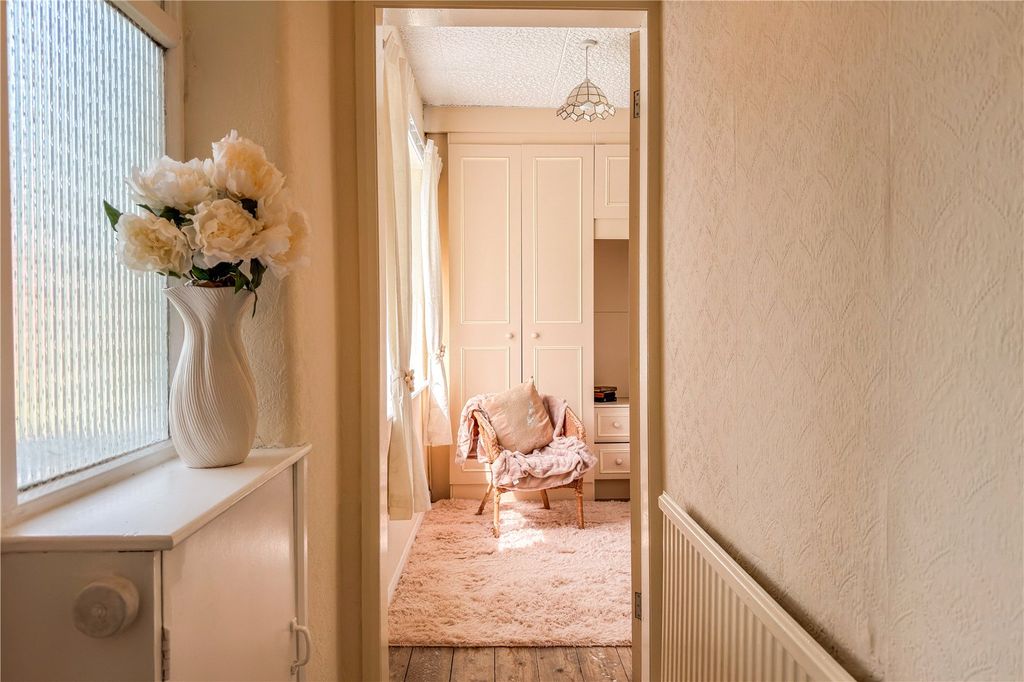 Property photo 3 of 19 Hall