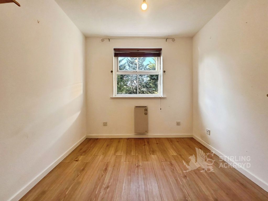 Property photo 2 of 6 Bedroom