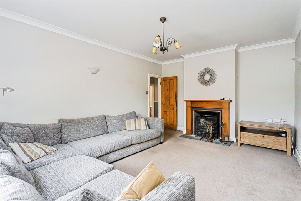 Property photo 2 of 17