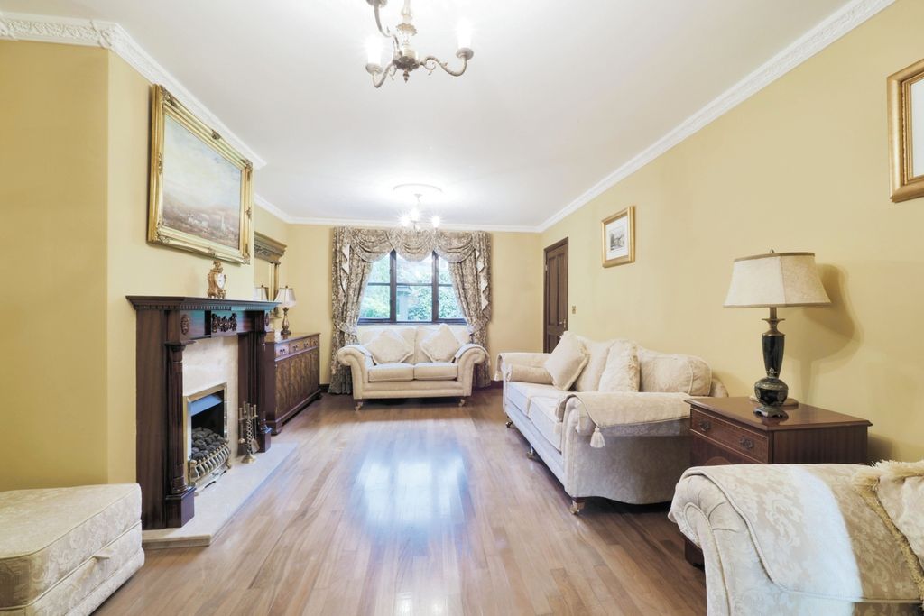 Property photo 2 of 24 Norlandhousechurchhillretforddn229Dg-017