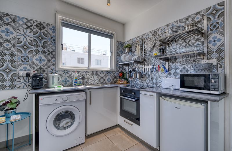 Property photo 3 of 11 Kitchen