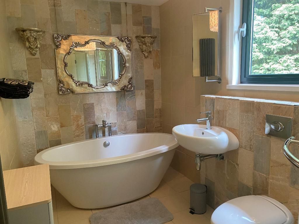 Property photo 3 of 31 Bathroom