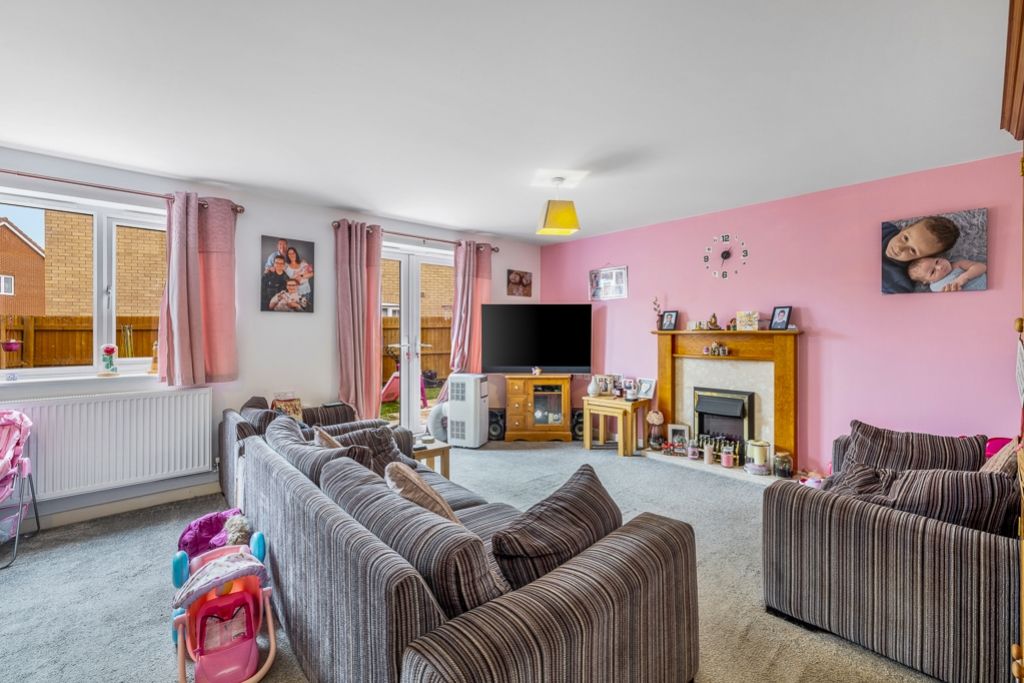 Property photo 3 of 16 27 Curlew Road (Wyberton)-12