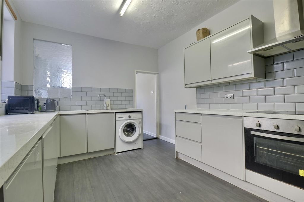 Property photo 1 of 12 A6A665Fe-4250-48B8-Af21-539Ef6097603_1_201_A.Jpeg
