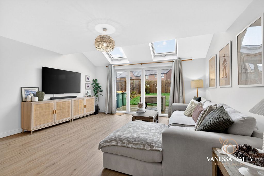 Property photo 3 of 41