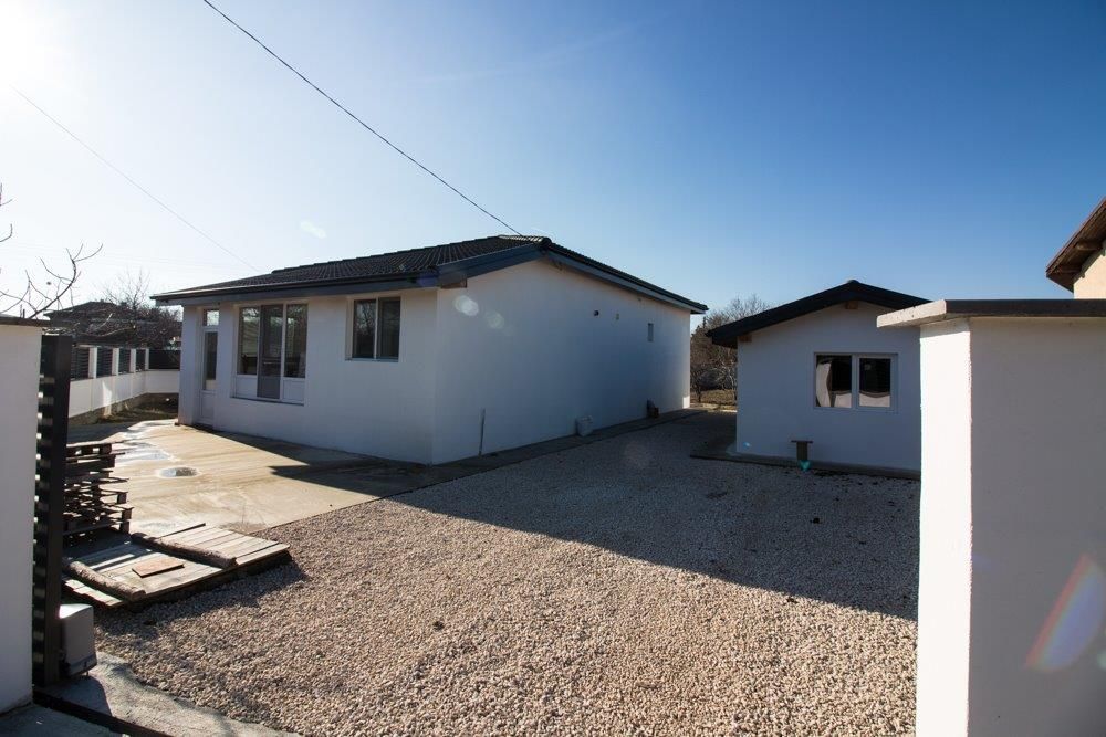 Property photo 2 of 31