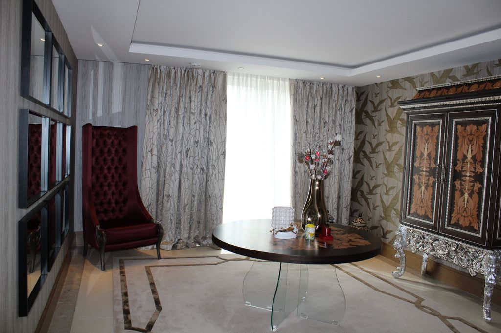 Property photo 3 of 6 Entrance Hall