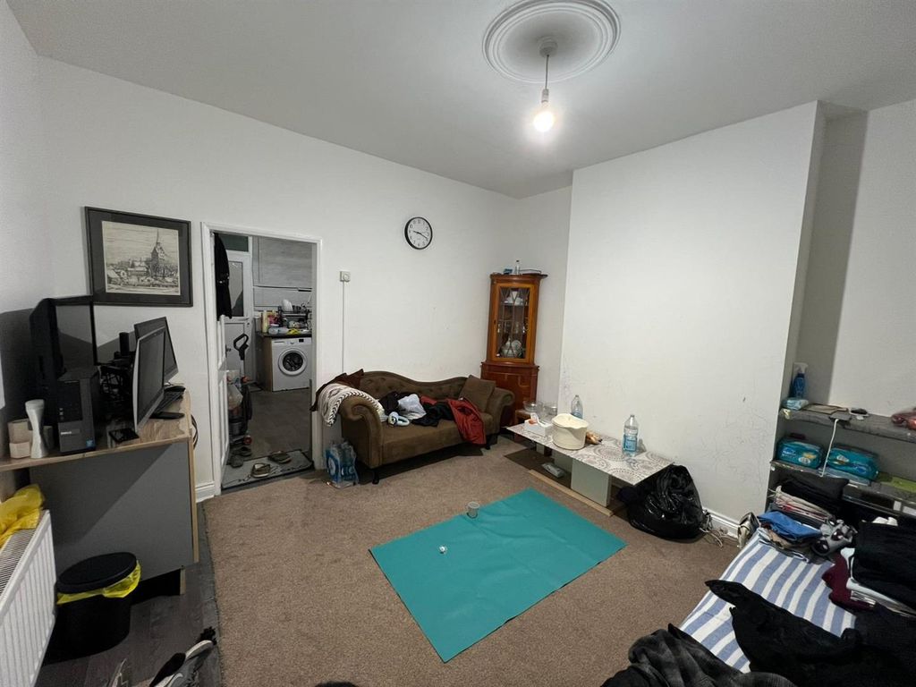 Property photo 2 of 8 Reception