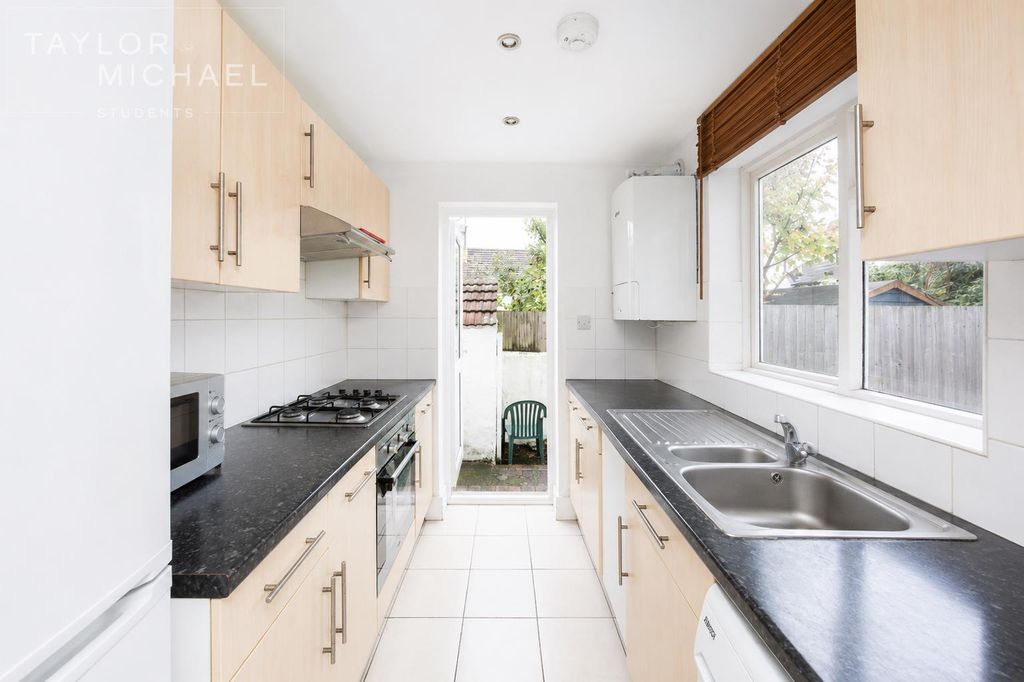Property photo 2 of 10 Kitchen