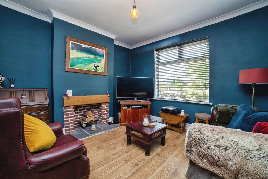 Property photo 2 of 17 Pbox-Img.Jpg