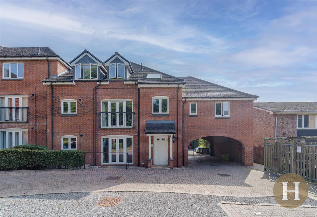 Property photo 3 of 24 Hadleigh Estate Agents-22.Jpg