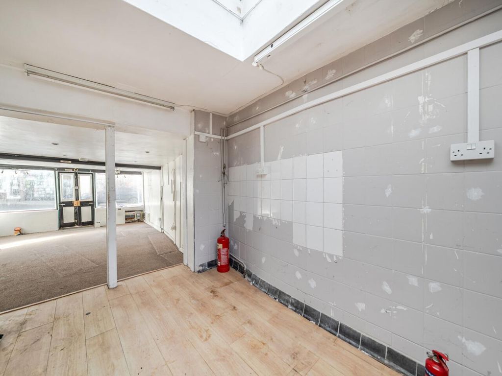 Property photo 3 of 17 1407082-9-698330B48997E.Jpg