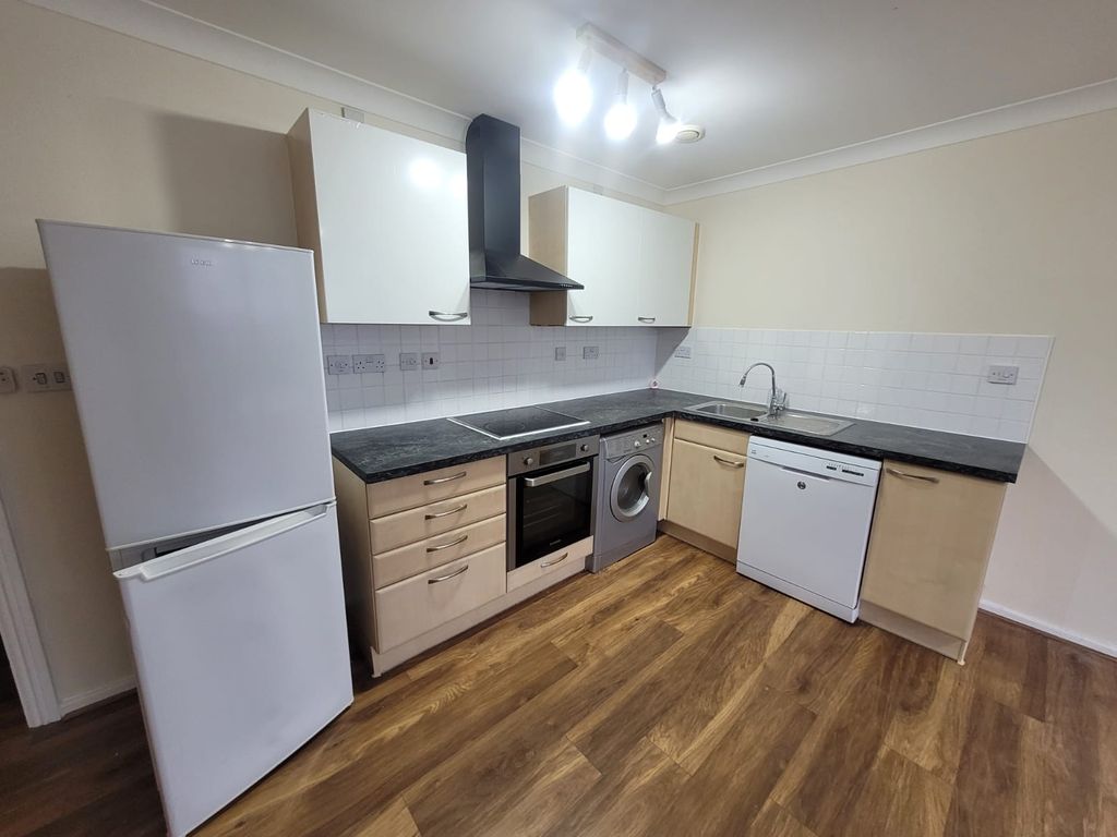 Property photo 3 of 8 Kitchen