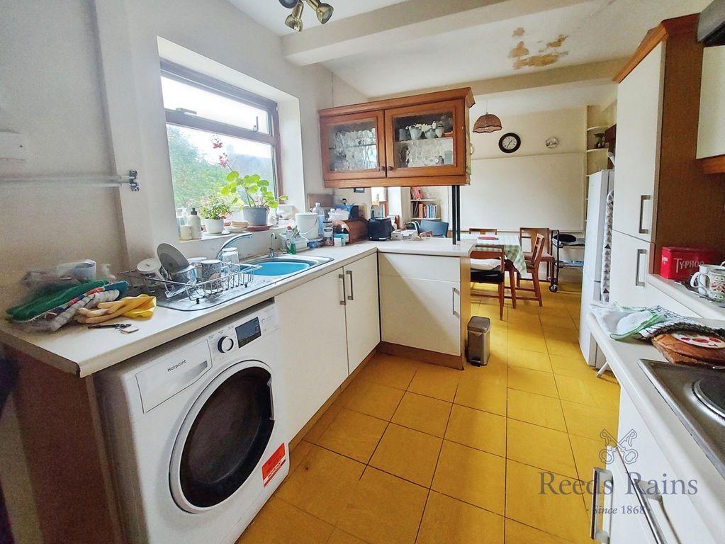 Property photo 3 of 14 Kitchen