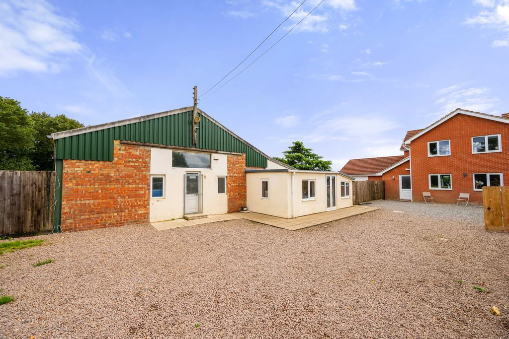 Property photo 3 of 46