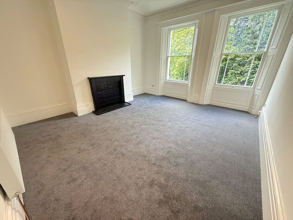Property photo 1 of 7 Living Room