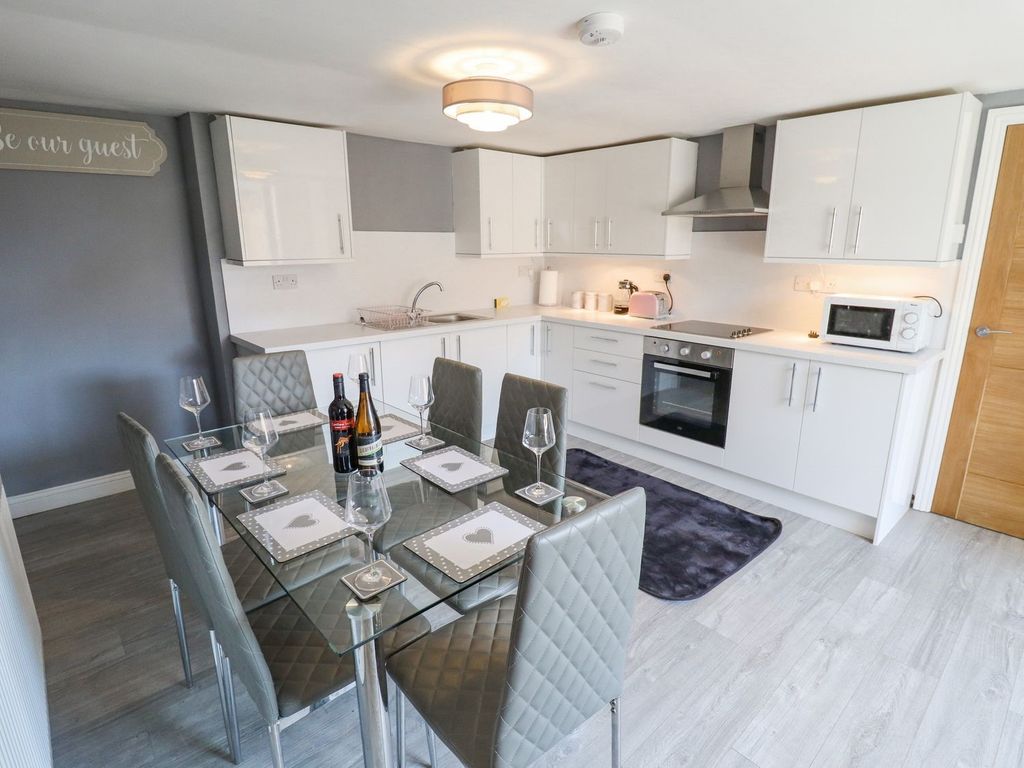 Property photo 1 of 7 Kitchen
