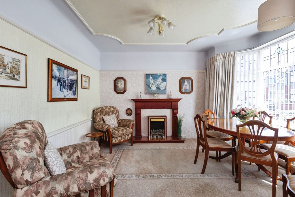 Property photo 2 of 16 Photo
