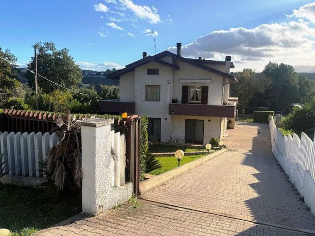 Property photo 2 of 20