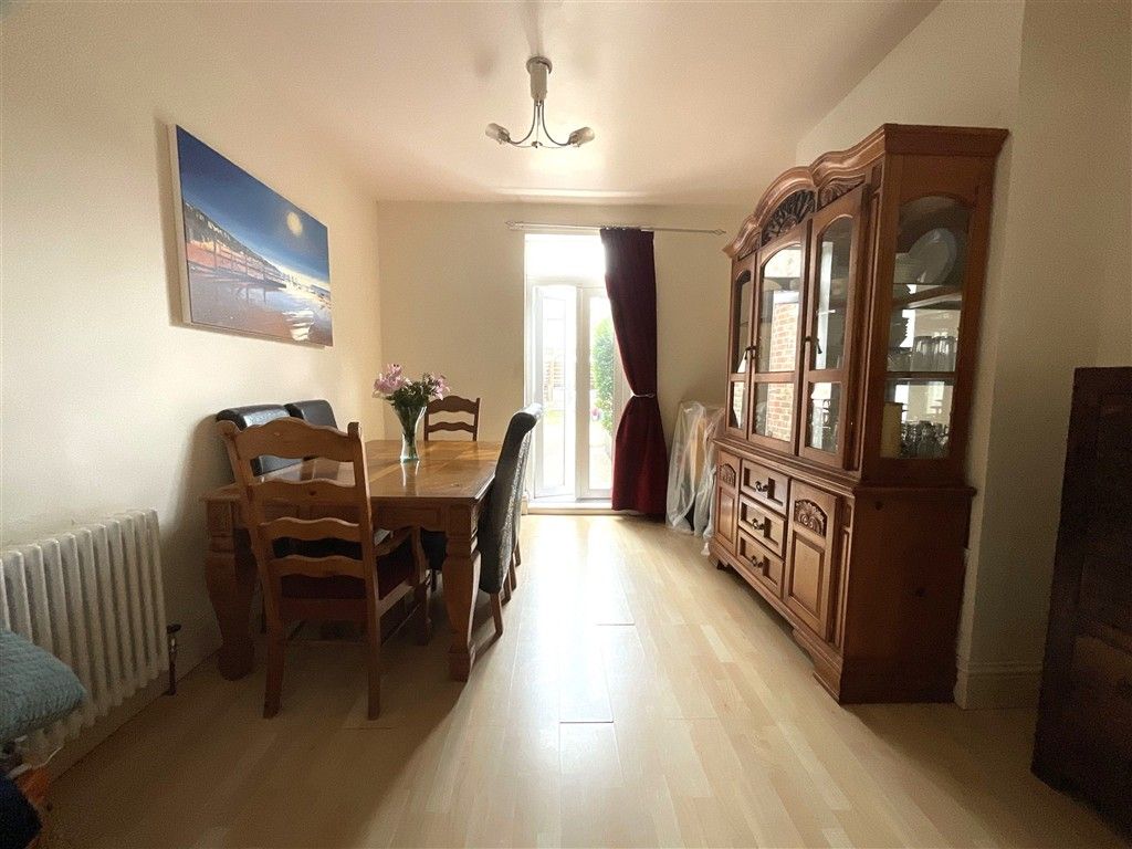 Property photo 3 of 7 Dining