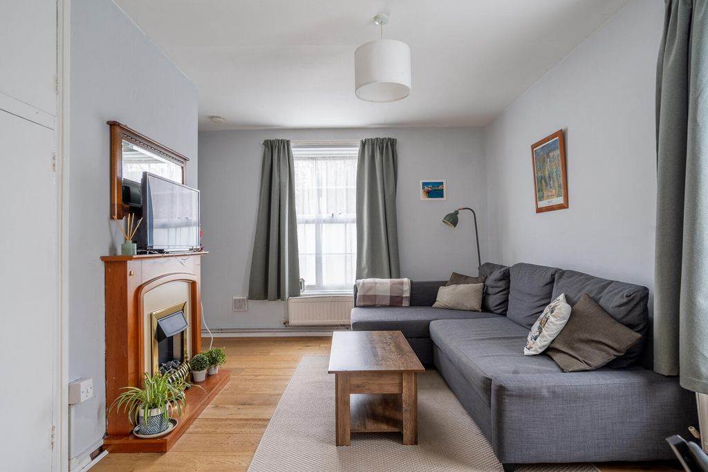 Property photo 3 of 11 Living Room