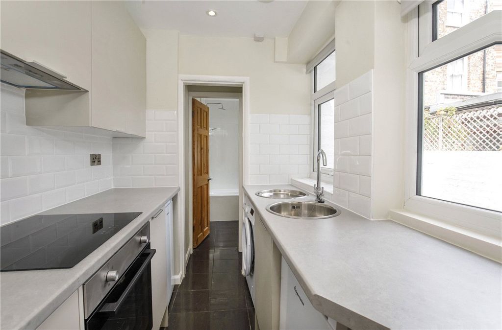 Property photo 3 of 11 Picture No. 18
