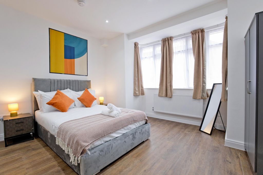 Property photo 1 of 16 Woodberry 64 Studio-5959