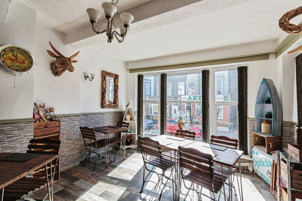 Property photo 2 of 17 Photo