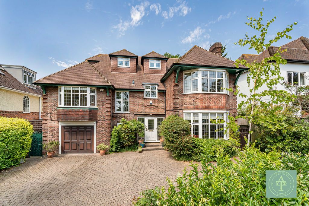 Property photo 1 of 62 Luxury Detached House