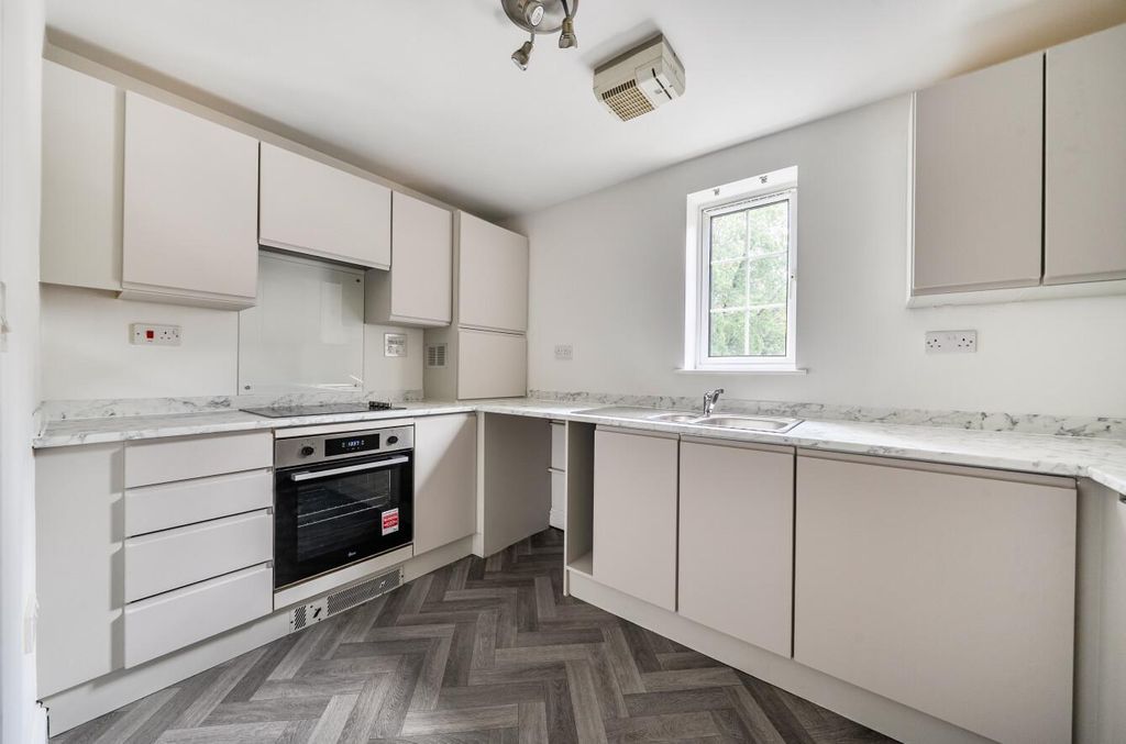 Property photo 2 of 18 Loveridge Way 100 (17).Jpg