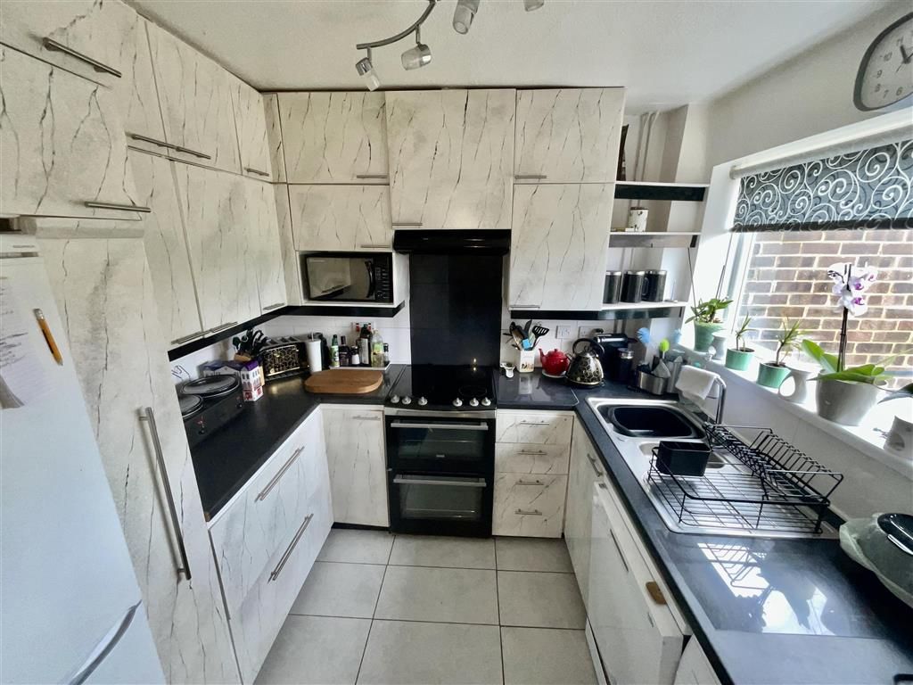 Property photo 2 of 7 Kitchen
