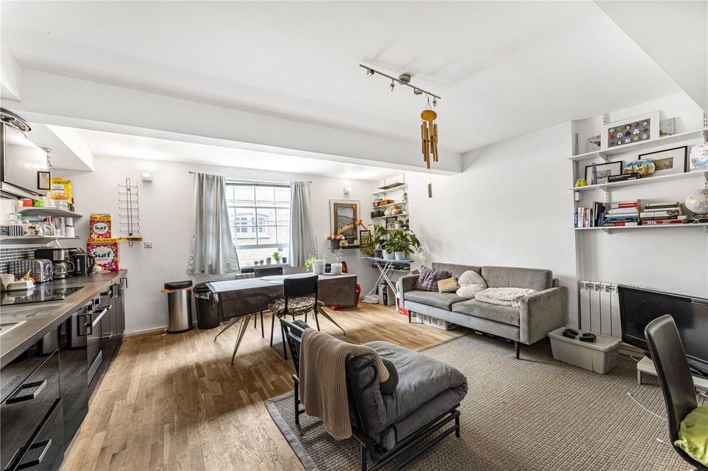 Property photo 1 of 11 Reception Room