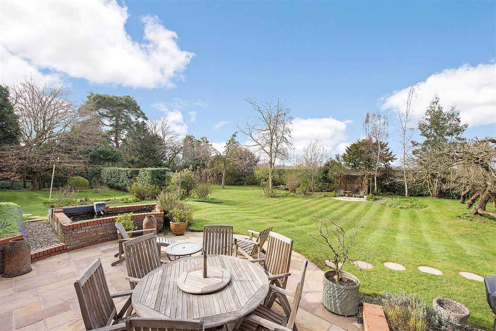 Property photo 3 of 32 50 Hardwick Lane Ph15.Jpg